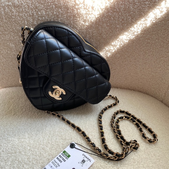 CHANEL Large Heart Bag black CC 22S Lambskin Leather Crossbody NEW Authentic - Picture 3 of 16
